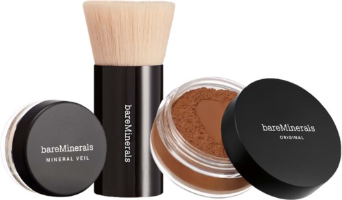 BareMinerals makeup-produkter, herunder en beholder med løs pudder, en børste og et låg, vises tydeligt mod en hvid baggrund.