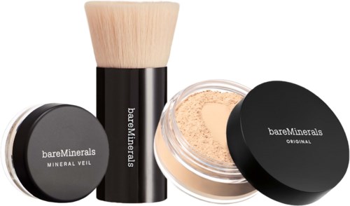 BareMinerals meikkituotteet, kuten puuteri, sivellin ja purkit, ovat valkoisella taustalla.