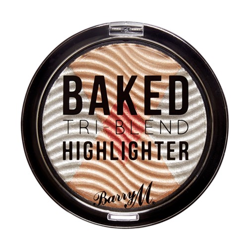 En rund makeup-kompakt med baked tri-blend highlighter inuti. Etiketten har fet svart text och märket Barry M.