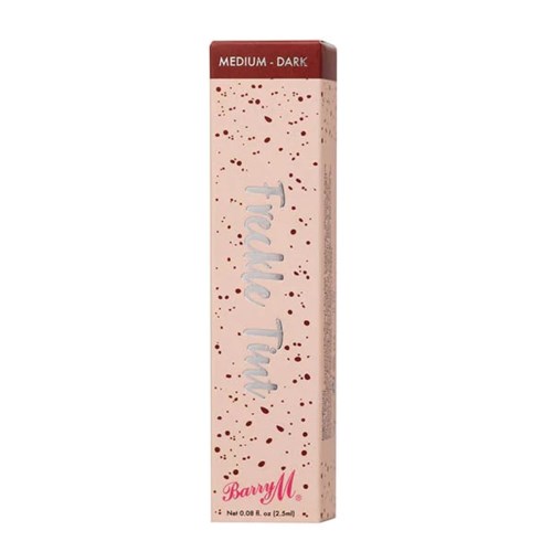 Ein langer rechteckiger Karton mit der Aufschrift 'fudge truffle' in Rot, Pink und Grau, mit Punkten und 'medium-dark' oben.