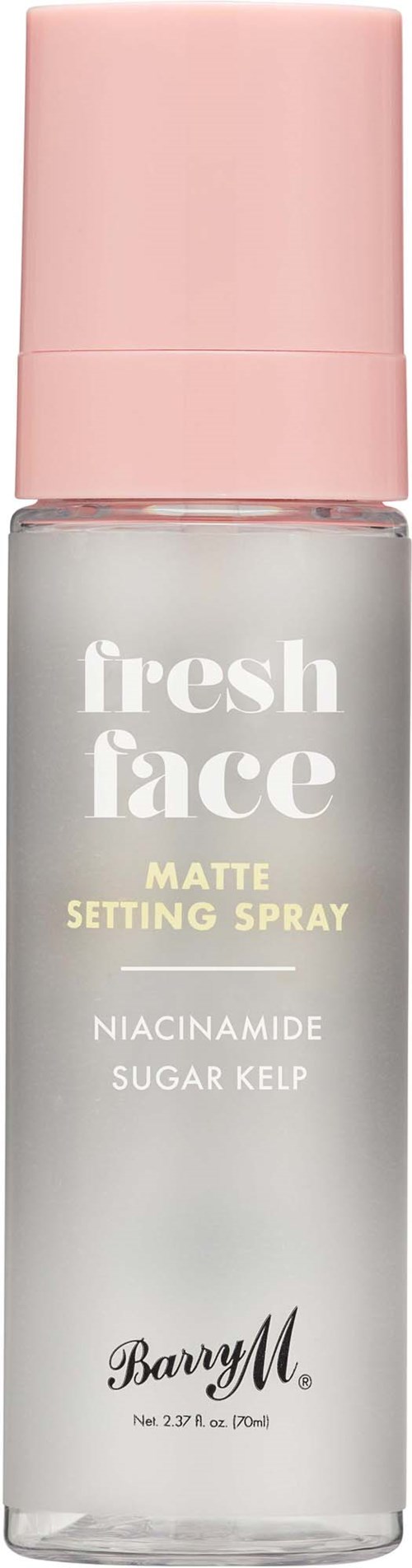 En sprayflaska med rosa lock som är märkt "fresh face" och innehåller niacinamide och socker kelp ingredienser.