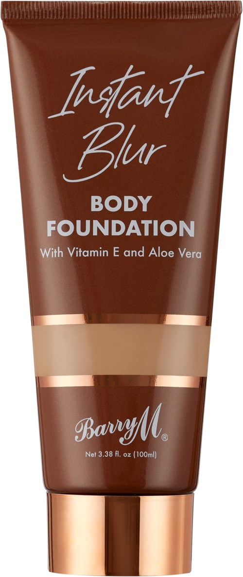 En brun tube med kropsfoundations med lys beige og guld detaljer, mærket 'Instant Blur' og 'Barry M.'
