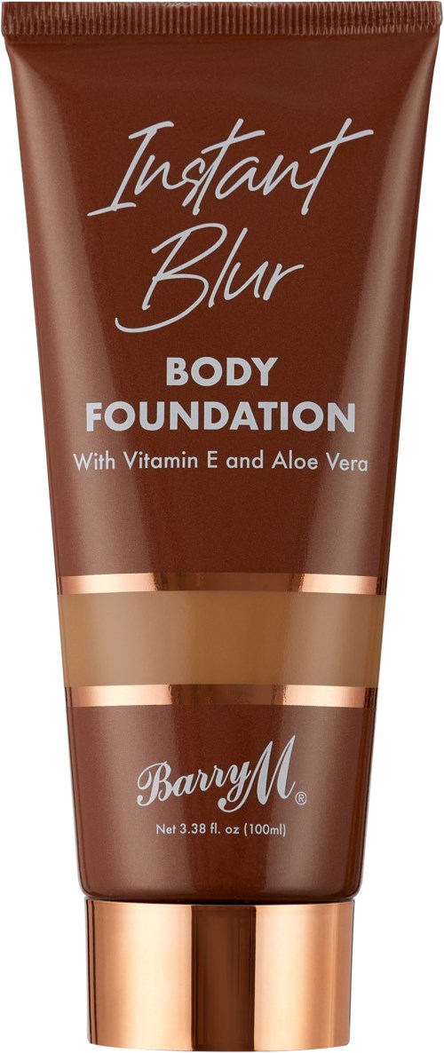 En brun tube med kropsfoundation med guldhætte, mærket 'Instant Blur' med vitamin E og aloe Vera.