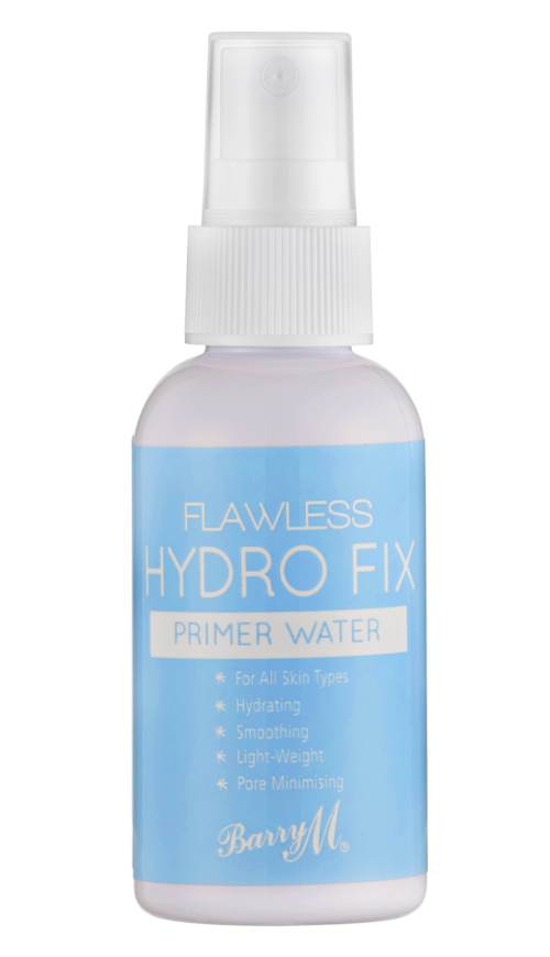 En liten sprayflaska med blå och vit etikett, kallad Flawless Hydro Fix Primer Water, för hudhydrering.