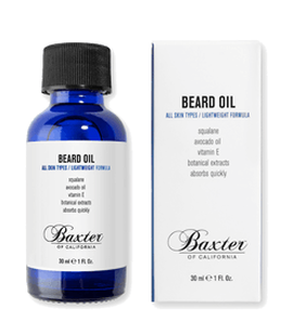 Blå flaska och förpackning märkt 'Beard Oil' med ingredienser som avokadoolja, vitamin E och växtbaserade extrakt.