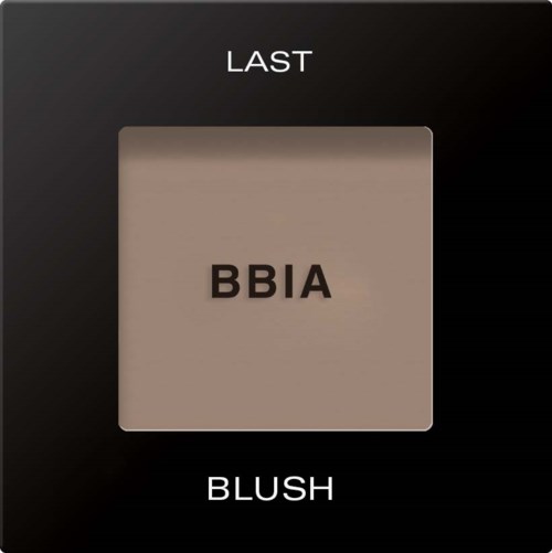 Meikkipalette, jossa lukee LAST ja BLUSH, ja keskellä on sävyn nimi BBIA.