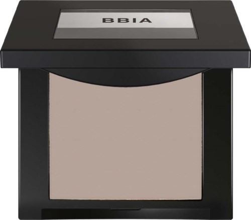 En beige puder i ett svart kompakt fall med en tydlig skärm som märks BBIA på toppen.