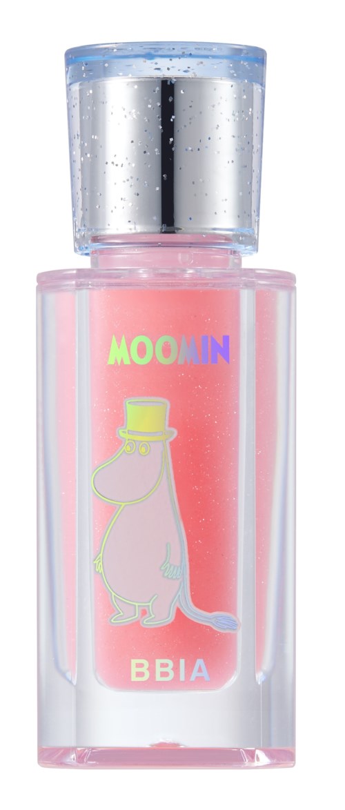 En rosa nagellackflaska med en Mumin-figur som bär en gul hatt och ordet 'MOOMIN' samt 'BBIA' på.