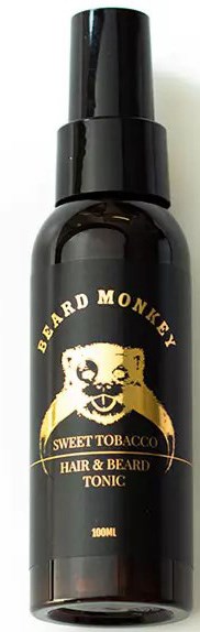 En sort sprayflaske med guld og hvid tekst og en beard monkey-logo til skæg og hår tonic.