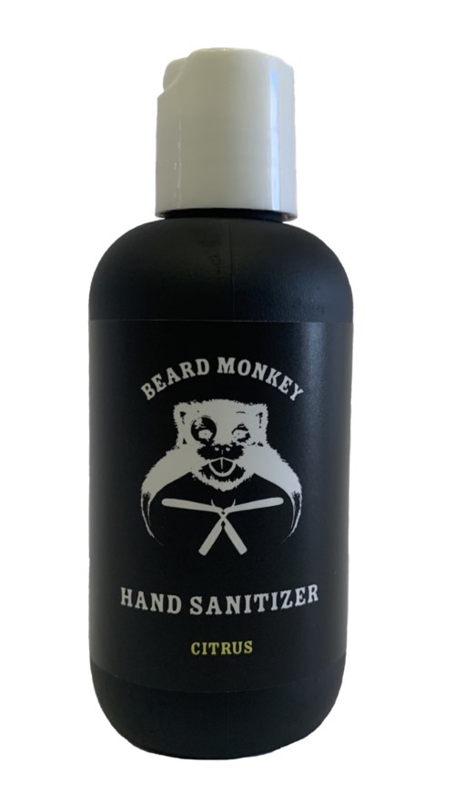 En svart flaska märkt 'Beard Monkey' handdesinfektion med en björnlogga och citrusdoft.