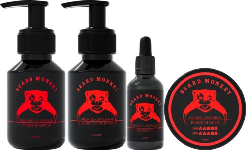 Sæt af skægplejeprodukter med en bjørnelogo, inklusive shampoo, olie, serum og klistermærke, alle i sorte flasker.