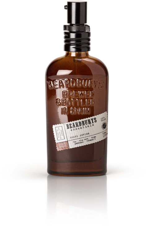 En liten brun flaska med svart spraylock, märkt med en vit stämpel, kanske innehåller doft eller lotion.