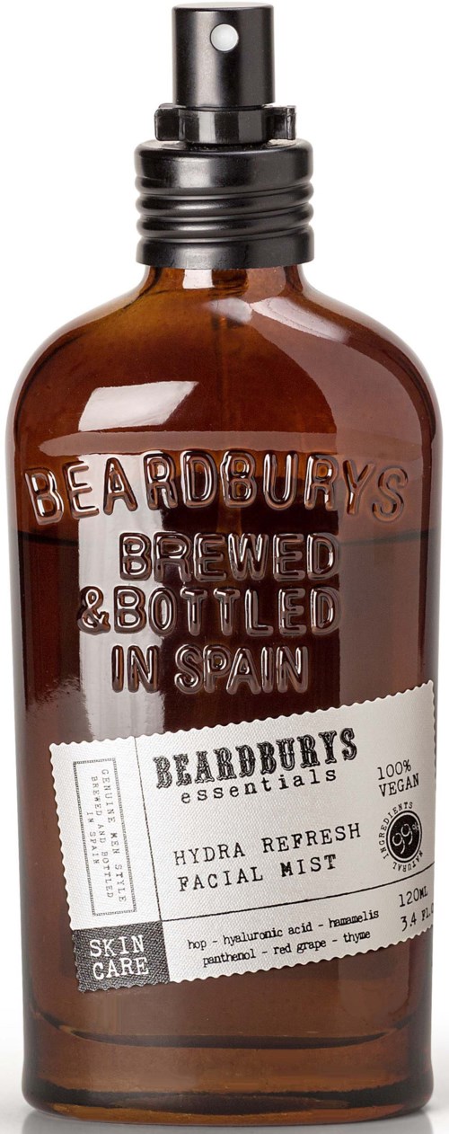 En brun sprayflaska märkt 'Beardburys' med text om ansiktsmist och hudvård. Liten och enkel design.