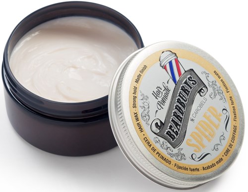 Ein Behälter Haarpomade mit dem Label 'Baxter's Super'. Es ist geöffnet und zeigt die weiße Creme.