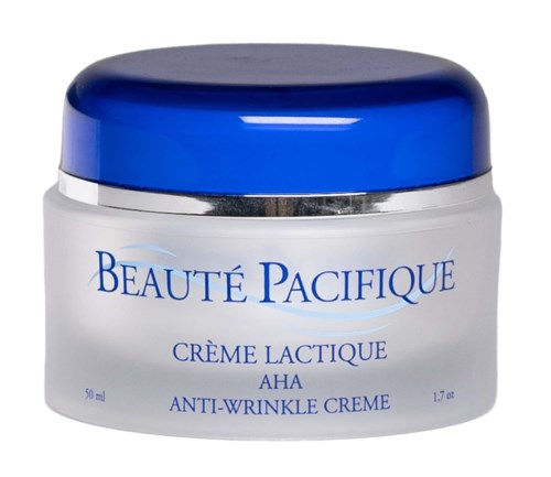 En liten vit burk med blått lock, märkt "BEAUTÉ PACIFIQUE," innehåller anti-rynkräm.