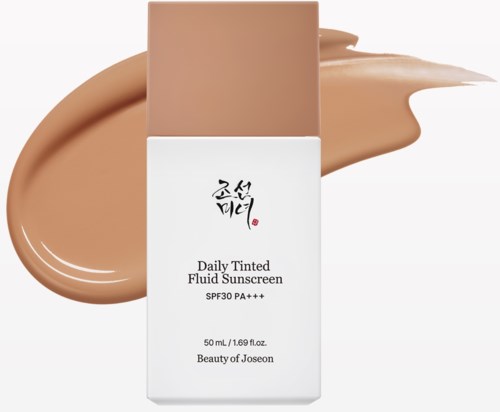 Een fles zonnebrandcrème met beige vloeistof, label zegt Daily Tinted Fluid Sunscreen, SPF30, van Beauty of Joseon.