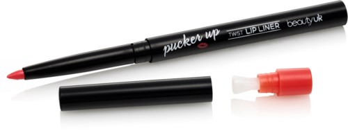 Ein schwarzer Lipliner mit rotem Lippenaufdruck und herausnehmbarer Kappe auf weißem Hintergrund.