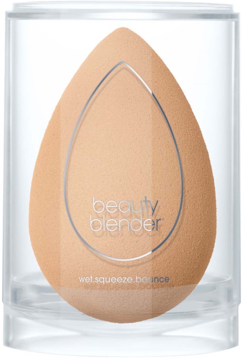 En skjønnhetssvamp i en klar beholder, merket 'beauty blender' og 'wet squeeze bounce.'