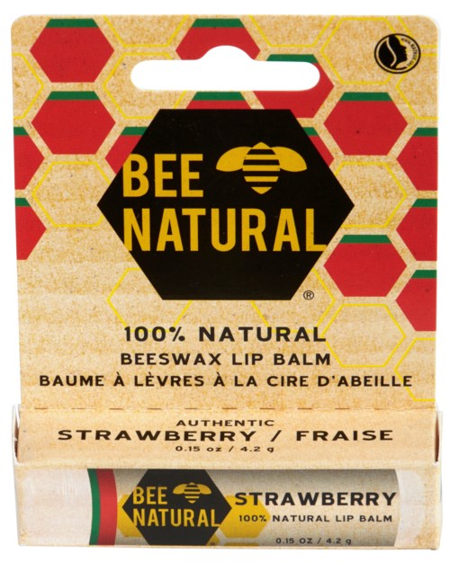 Tło z wzorem plastru pszczelarskiego w kolorze czerwonym, żółtym i zielonym. Logo Bee Natural i smak truskawkowy na balsamie do ust.