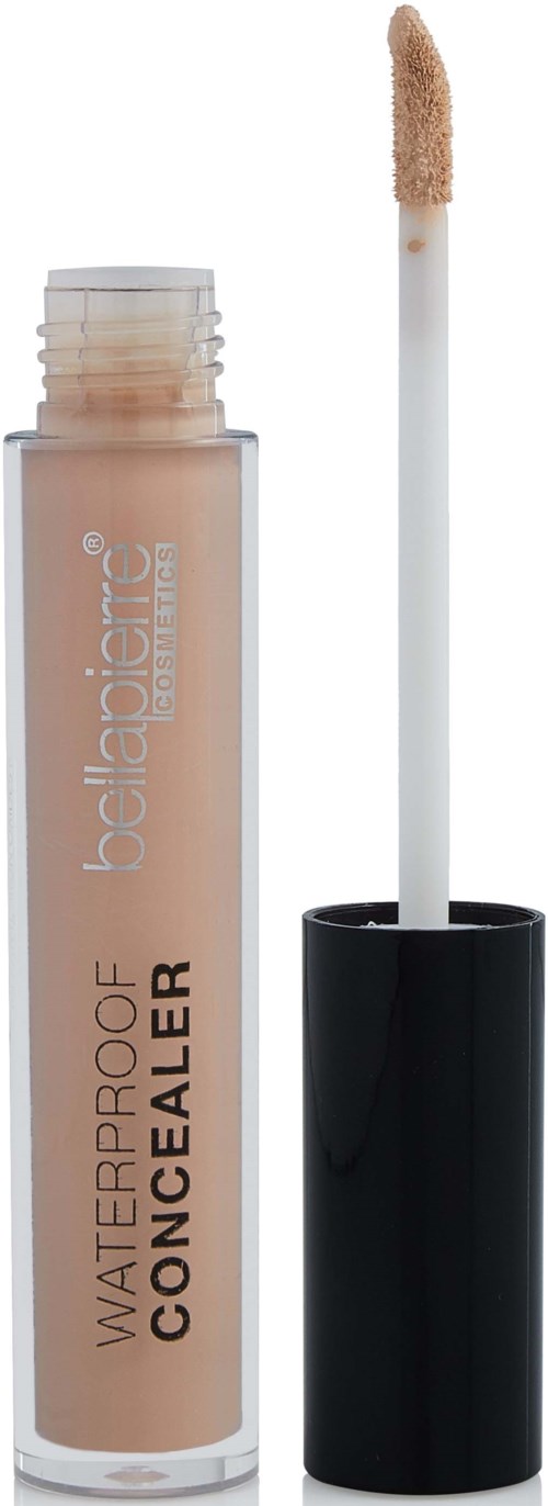 En concealer-flaska med en applikator, beige vätska inuti, svart lock och tydlig etikett.