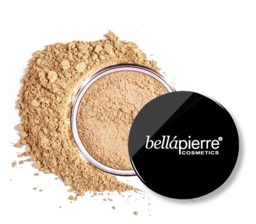 Ett beige pulver inuti en rund behållare med svart lock märk. 'bellápierre cosmetics.'
