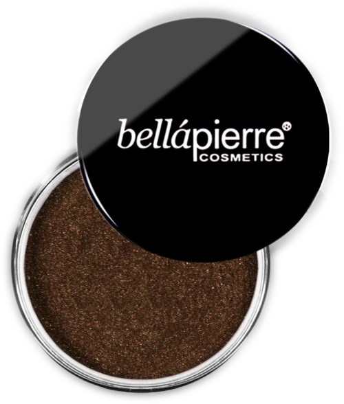 Małe okrągłe pojemnik z brązowym produktem kosmetycznym i czarną pokrywką z napisem 'bellápierre COSMETICS'.