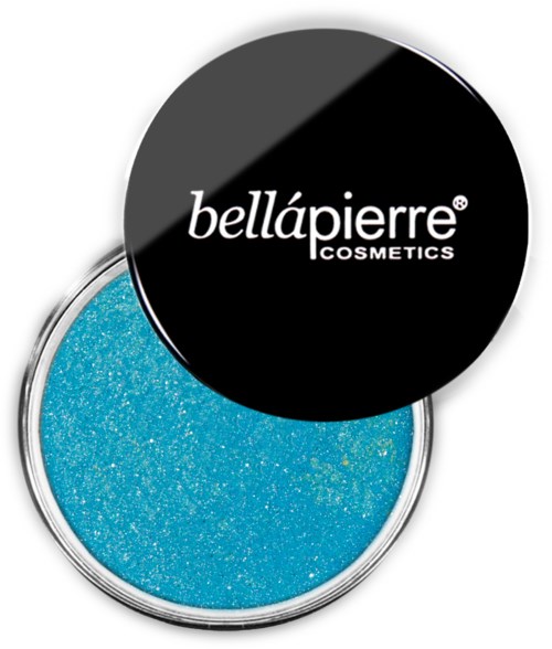 En liten blå øyeskugge med glitrende shimmer i en rund beholder, merket 'bellápierre COSMETICS'.