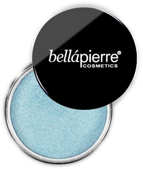 Kosmetikkutstyr med svart lokk og lys blå inni. Lokket har teksten "bellápierre" og "COSMETICS".