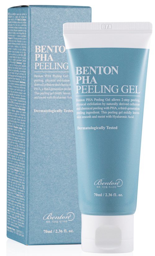 En blå eske og en tube kalt Benton PHA Peeling Gel, brukt til hudavskalling, merket med produktdetaljer.