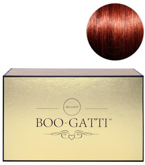 En låda märkt 'Boo-Gatti' i beige färg med enkel design, och ett litet prov av rött hår.