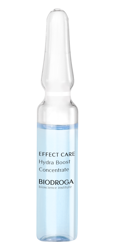Een klein flesje met blauwe vloeistof met label "Effect Care Hydra Boost Concentrate" van Biodroga, waarschijnlijk een huidverzorgingsproduct.