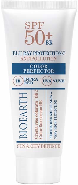 En vit solkrämstub med SPF 50+, blå och bruna text och information om skydd mot UV-strålar.