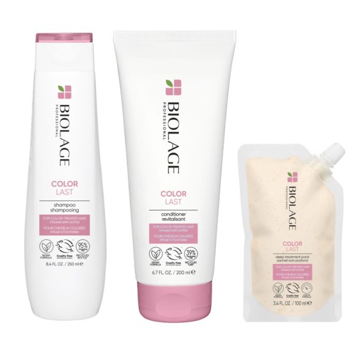 Tre Biolage hårpleieprodukter: sjampo, balsam og leave-in-behandling, alle for fargebehandlet hår, i hvite flasker med rosa etiketter.