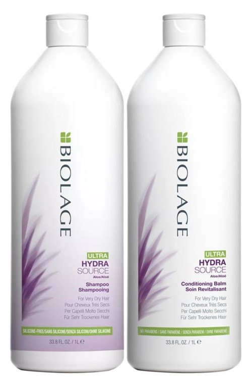 Två vita flaskor med BioLage hårvårdsprodukter, med lila och gröna etiketter för schampo och balsam.
