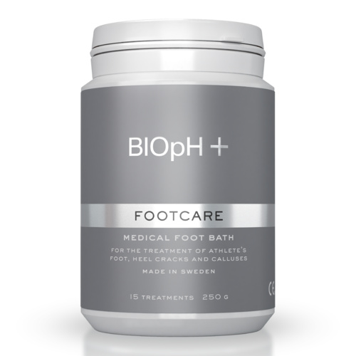 Harmaa ja valkoinen BIOpH+ Footcare -astian, jolla hoidetaan jalkahoidolla jalkahiertä, kantareikiä ja kalluksia, Ruotsista.