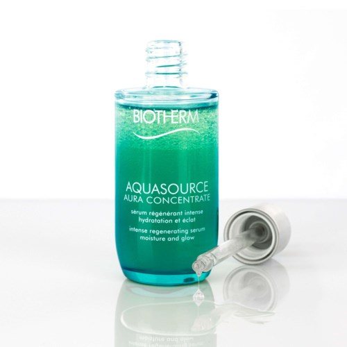 Biotherm Aquasource Aura Concentrate serum i en blå flaska med pipett, för återfuktning och lyster.