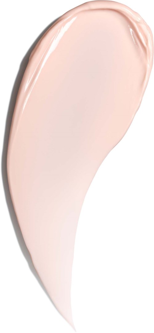 En mjuk rosa, krämig nyans av foundation eller BB-cream på vit bakgrund.