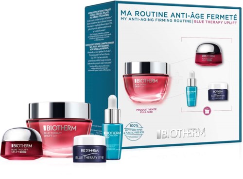 Hudvårdsset med krämer och serum i blå och röda förpackningar, visat i en box för anti-aging.