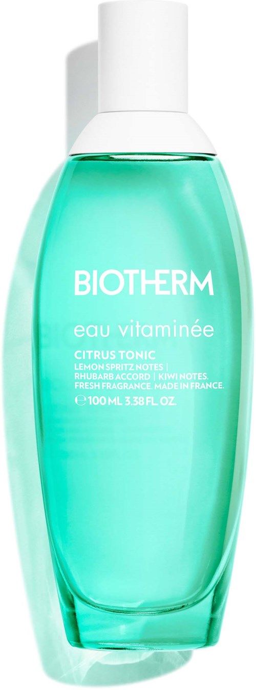 En flaske av Biotherm Eau Vitaminee med lys blå væske inni, merket som sitrus tonic.