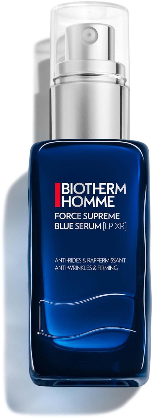 En blå serumflaska med tydlig spraytop, märkt 'Biotherm Homme' och innehåller 'Force Supreme Blue Serum.'