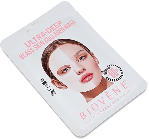 En kvinne med en hvit ansiktsmaske fra Biovène, som fremhever hudpleie og skjønnhet. Emballasjen er hvit med rosa tekst.