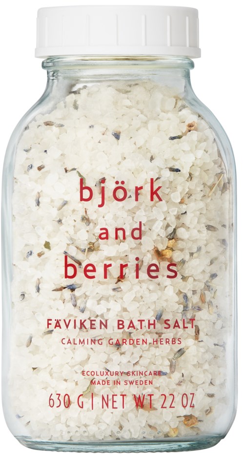 Ruokalasi sisältää kylpy-suolaa nimeltä "björk and berries," valmistettu Ruotsissa, paino 630 g, valkoinen kansi.