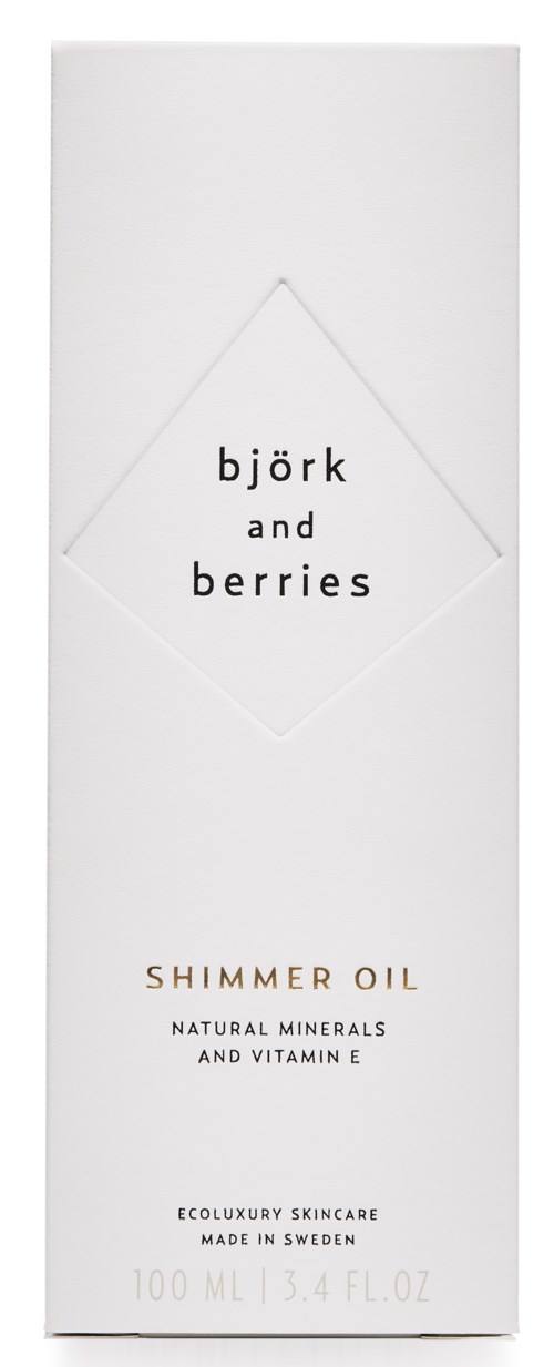 Hvit eske med tekst: 'björk and berries,' 'SHIMMER OIL,' inneholder naturlige mineraler og Vitamin E.