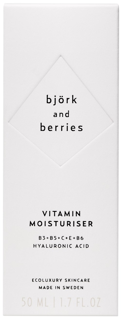 Hvit emballasje med svart tekst, merket 'björk and berries' og 'Vitamin Moisturiser'.