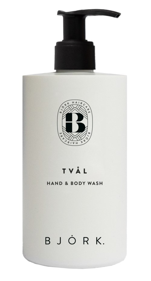 En vit flaska med svart pump märkt 'TVÅL Hand & Body Wash'. Den har en logga och varumärket Björk.