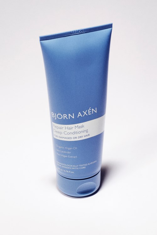 Blå tube med Björn Axén elastisk hårmaske til beskadiget eller tørt hår. Enkel og ren design.