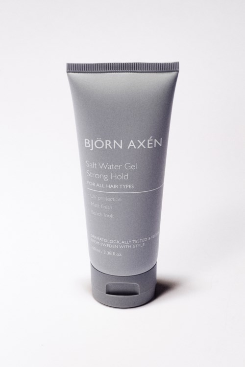 En grå tub märkt Björn Axén med text om stark hold hårgell och lämplig för alla hårtyper.