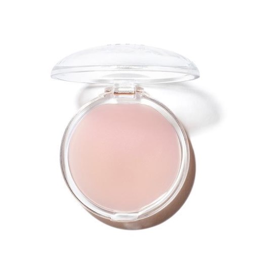 En liten, rund, klar behållare med en rosa-beige makeupprodukt inuti. Locket är öppet och genomskinligt.
