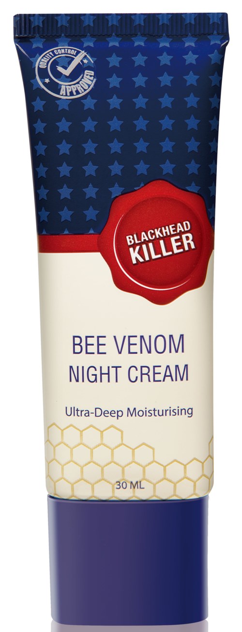 En liten tube kveldskrem med bikube-design, merket 'Bee Venom Night Cream' for intensiv fuktighet.
