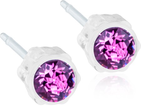 Kleine Ohrstecker mit lila Edelsteinen in transparenten Fassungen.